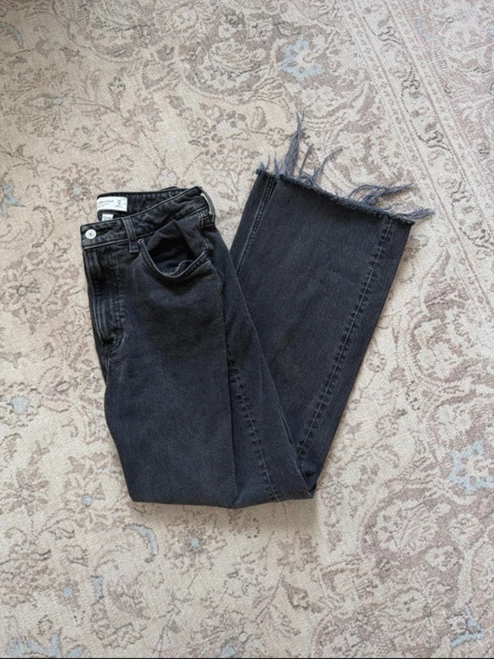 Abercrombie & Fitch The 90’s Relaxed Jean High Rise Curve Love